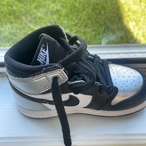 Toddler Jordan 1 OG high sliver toe size 8C